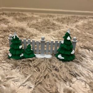 Department 56 Snow Village “Frosty Tree-Lined Picket Fence